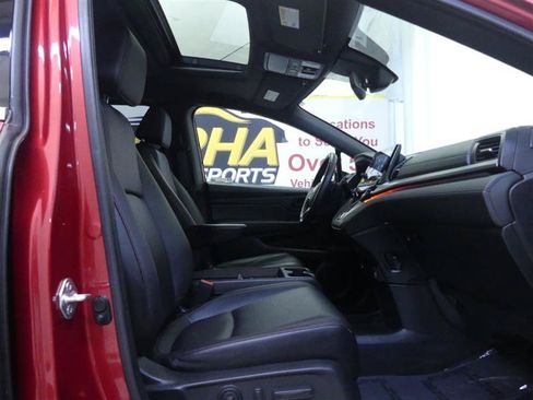 Used 2023 Honda Odyssey Sport image 6