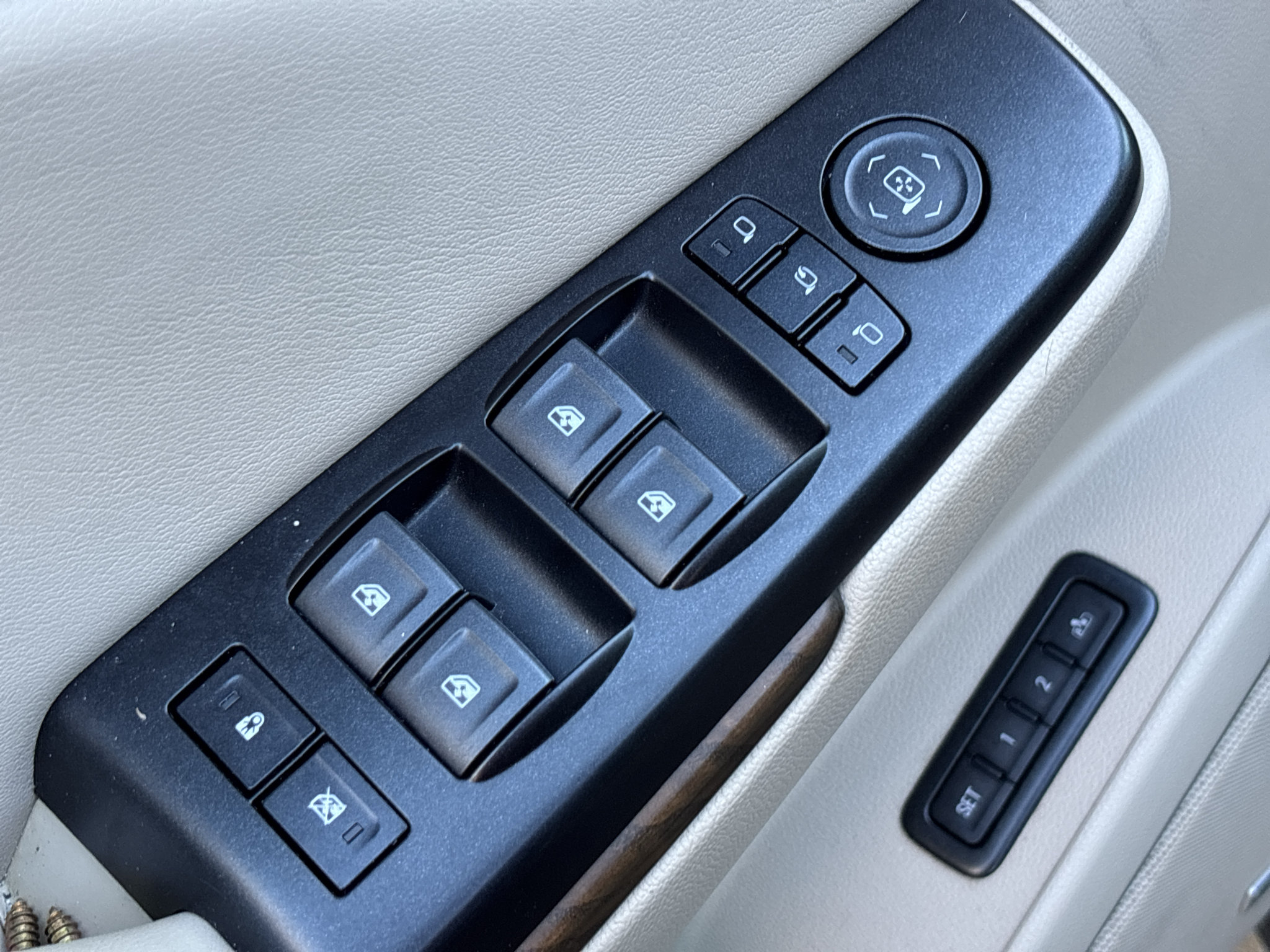 Used 2018 GMC Yukon Denali w/ Denali Ultimate Package RWD image 14