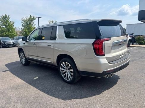 Used 2021 GMC Yukon XL Denali w/ Denali Ultimate Package AWD/4WD image 7