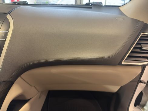 Used 2019 Lincoln Nautilus Reserve image 22