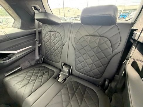 Used 2024 BMW X7 xDrive40i w/ M Sport Package AWD/4WD image 30