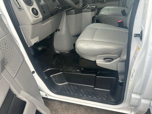 Used 2019 Ford E-350 and Econoline 350 Super Duty w/ Power Windows & Locks Group image 13