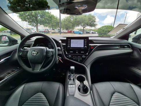 Used 2022 Toyota Camry SE FWD image 16