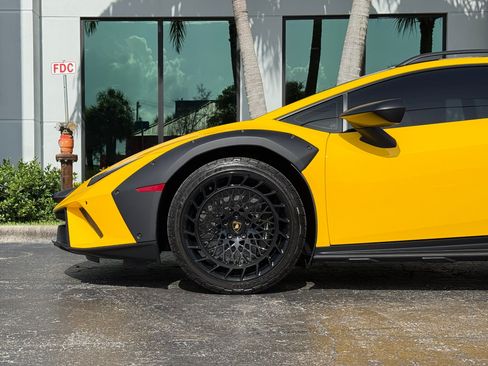Used 2023 Lamborghini Huracan Sterrato AWD/4WD image 15