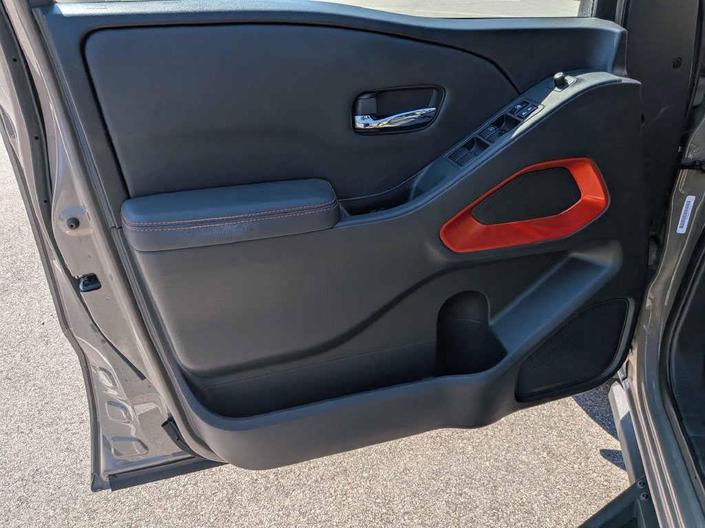Used 2022 Nissan Frontier Pro-X RWD image 9