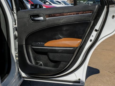 Used 2019 Chrysler 300 Limited image 54