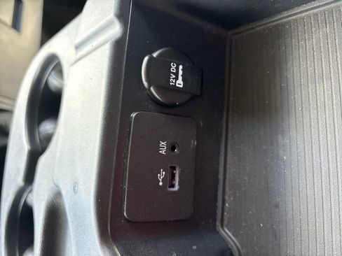 Used 2015 RAM 2500 Tradesman w/ Chrome Appearance Group AWD/4WD image 37