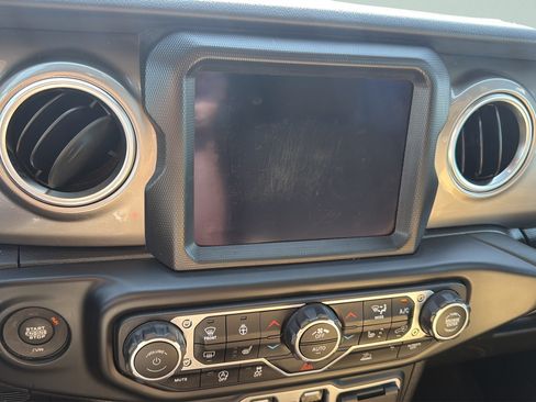Used 2021 Jeep Wrangler Unlimited Sahara AWD/4WD image 21