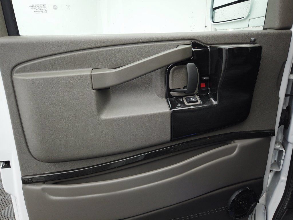 Used 2020 GMC Savana 2500 Extended w/ Enhanced Convenience Package RWD image 17