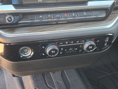 Used 2022 Chevrolet Silverado 1500 LT w/ Z71 Off-Road Package image 19