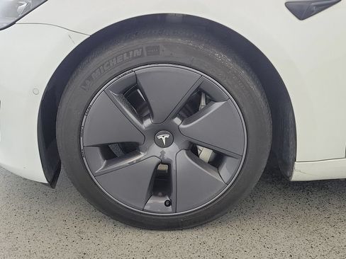 Used 2022 Tesla Model 3 Standard Range RWD image 9