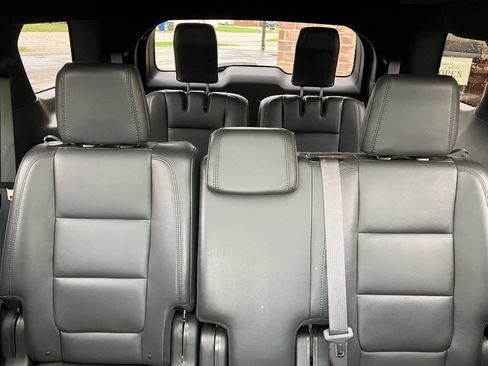 Used 2015 Ford Explorer XLT w/ Equipment Group 202B AWD/4WD image 21