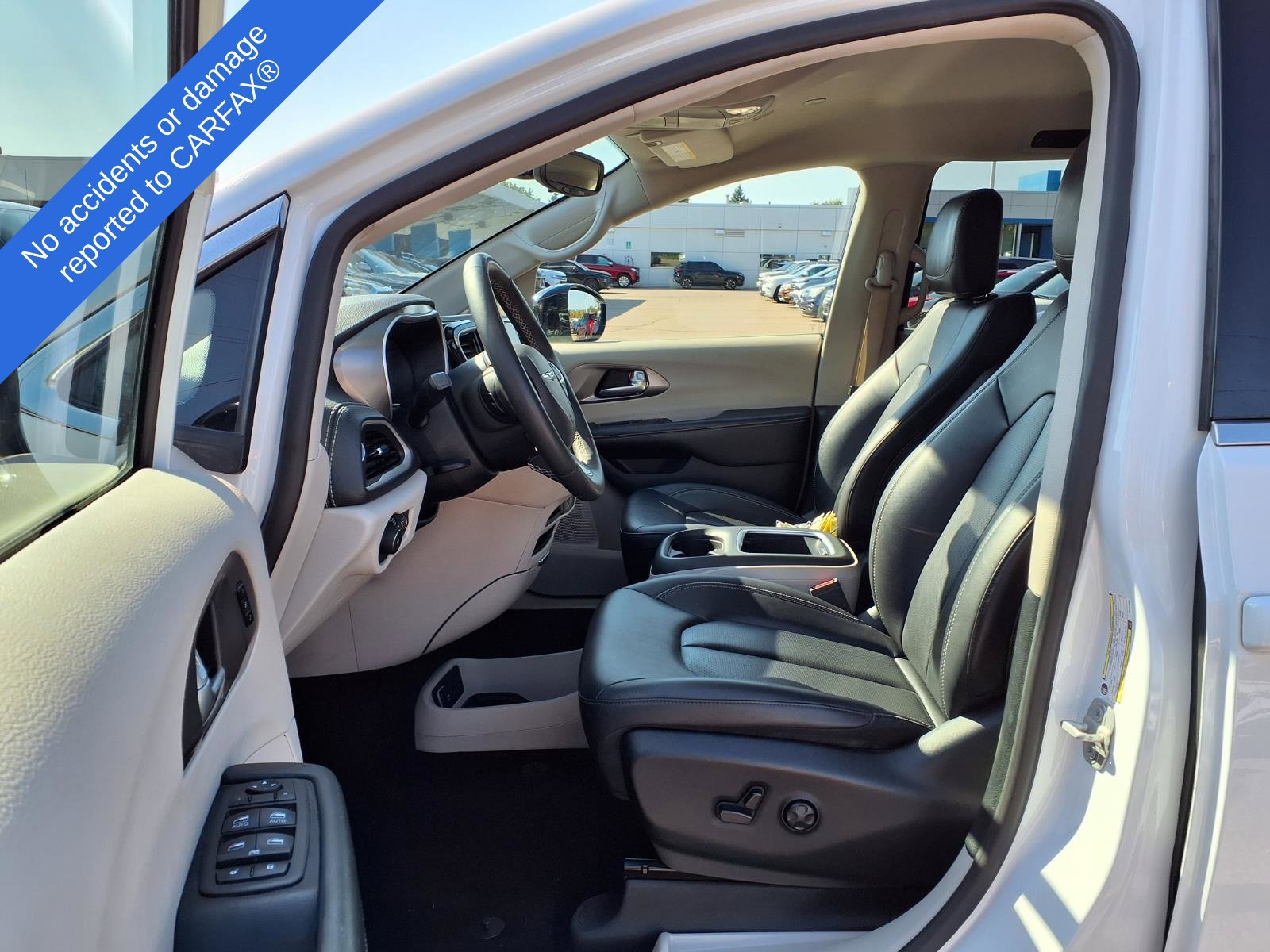 Used 2024 Chrysler Pacifica Limited FWD image 19