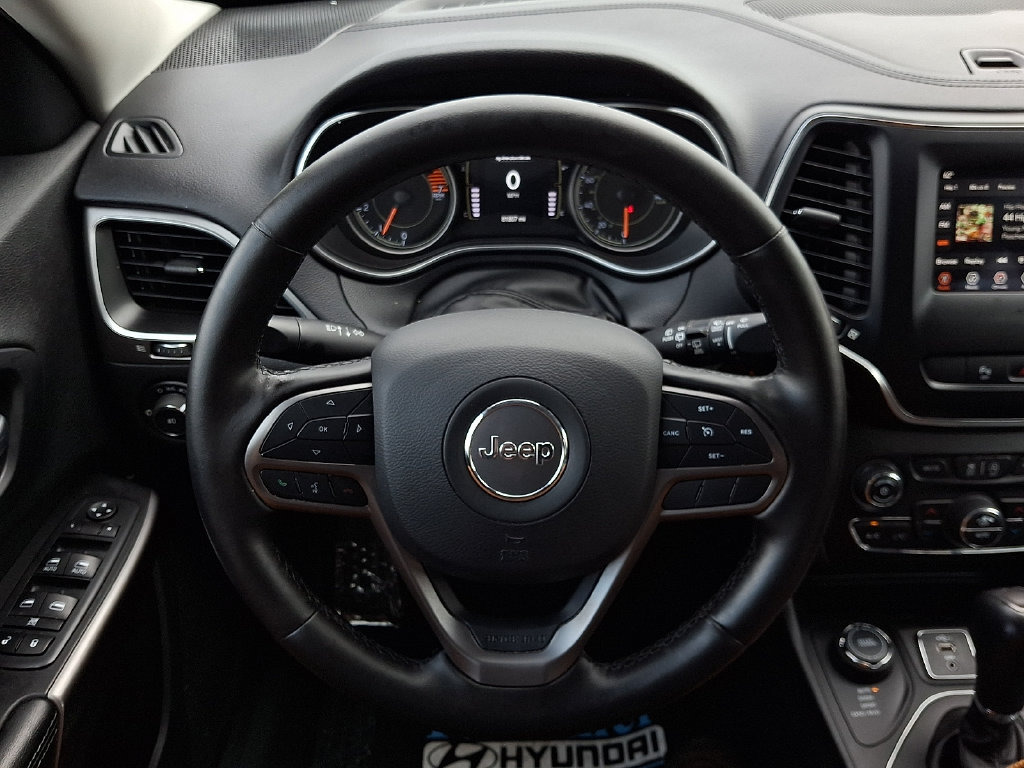 Used 2019 Jeep Cherokee Latitude Plus w/ Comfort/Convenience Group AWD/4WD image 22