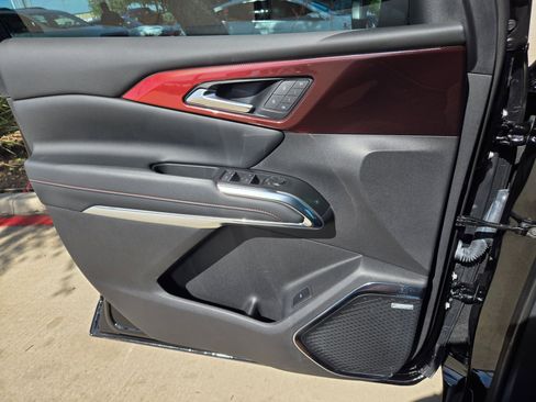 Certified 2024 Chevrolet Traverse RS FWD image 19
