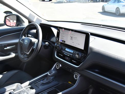 Used 2024 Toyota Grand Highlander FWD image 51