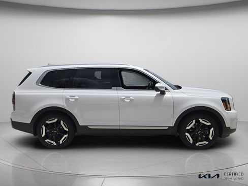 Certified 2024 Kia Telluride EX w/ EX Captain's Chair Package FWD image 4