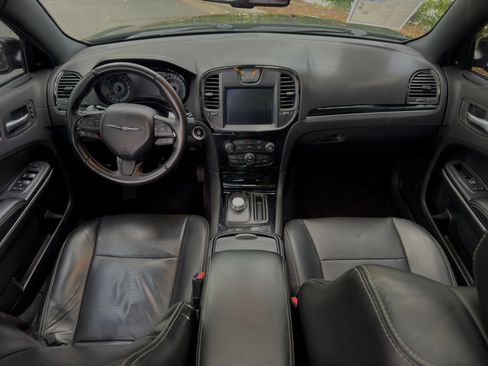 Used 2019 Chrysler 300 S w/ 300S Premium Group 2 RWD image 5