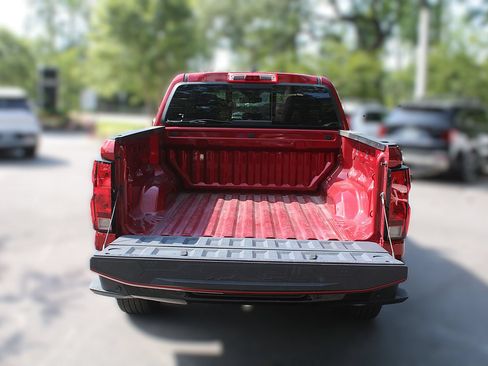 Used 2024 Chevrolet Colorado W/T w/ Technology Package RWD image 11