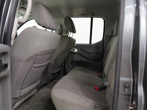 Used 2016 Nissan Frontier SV w/ SV Value Truck Package AWD/4WD image 17