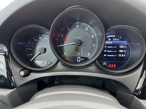 Used 2026 Porsche Macan AWD/4WD image 35