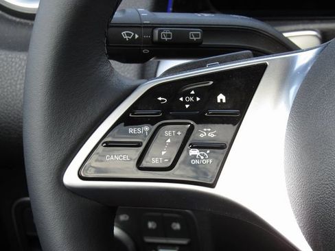 Used 2025 Mercedes-Benz GLB 250 4MATIC image 27