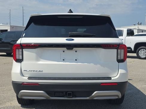 Used 2025 Ford Explorer Platinum RWD image 4