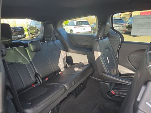 New 2026 Chrysler Voyager LX image 11