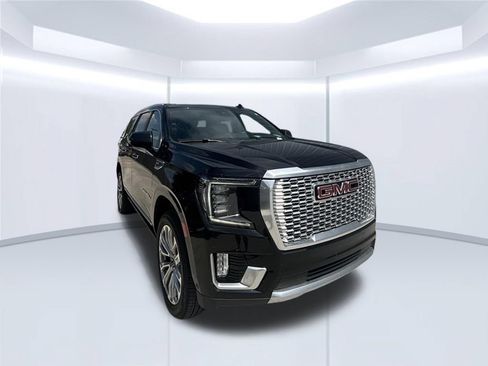 Used 2024 GMC Yukon Denali w/ Denali Reserve Package AWD/4WD image 3
