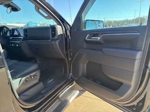 Used 2023 GMC Sierra 1500 SLT image 51