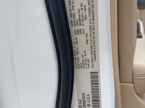 Used 2024 Jeep Grand Cherokee L Limited w/ Luxury Tech Group II image 13