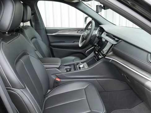 New 2026 Jeep Grand Cherokee L Limited AWD/4WD image 30