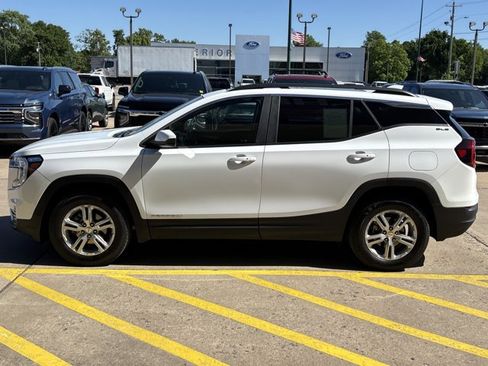 Used 2023 GMC Terrain SLE w/ Driver Convenience Package AWD/4WD image 10
