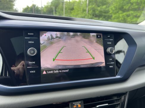 Certified 2023 Volkswagen Taos SE w/ Panoramic Sunroof Package FWD image 21