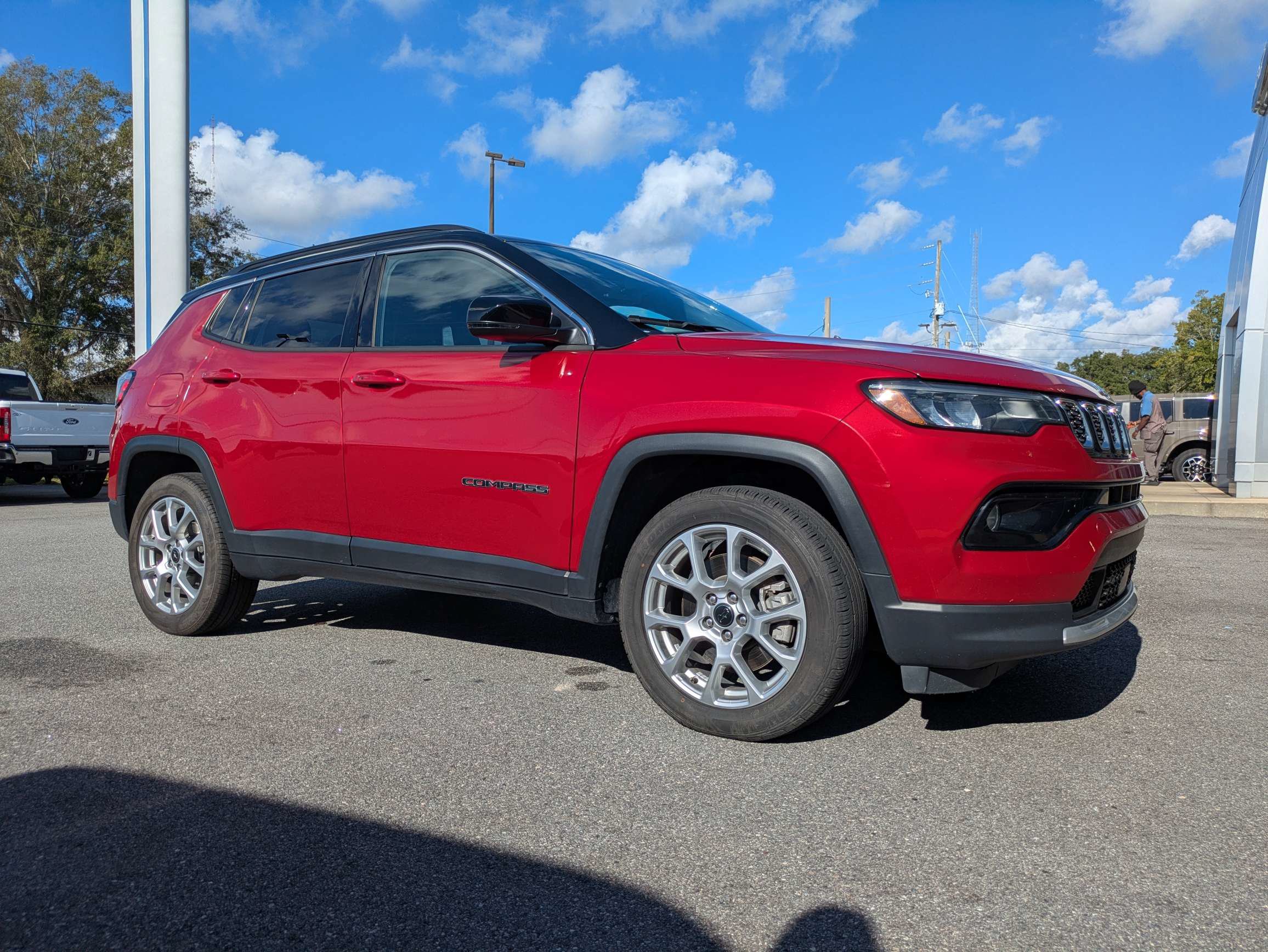 Used 2025 Jeep Compass Limited AWD/4WD image 2