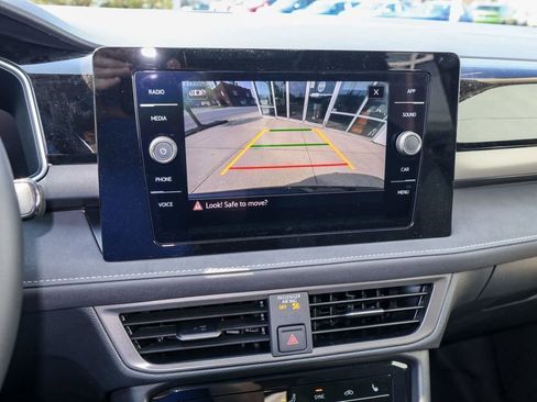 New 2026 Volkswagen Taos SE FWD image 19