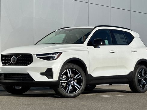 New 2026 Volvo XC40 B5 Core image 1