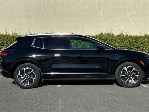 Certified 2024 Chevrolet Equinox EV LT image 3