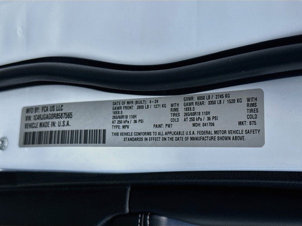 Used 2024 Jeep Grand Cherokee Altitude RWD image 36