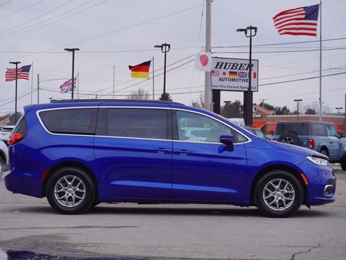 Used 2021 Chrysler Pacifica Touring image 8