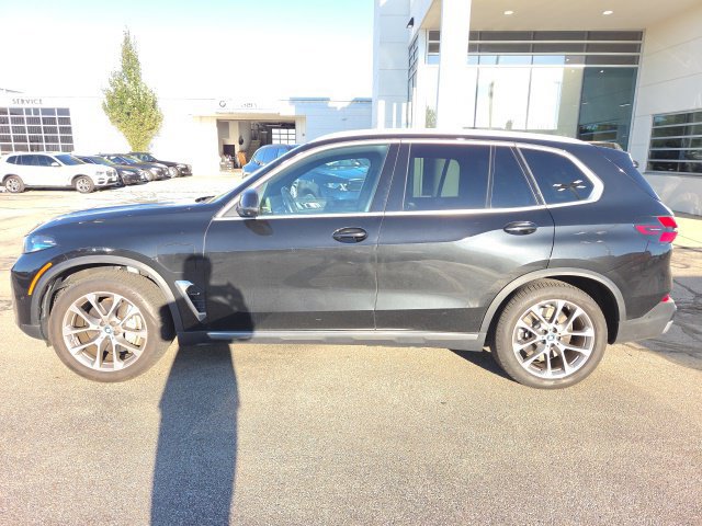 Used 2024 BMW X5 xDrive50e w/ Premium Package AWD/4WD image 2