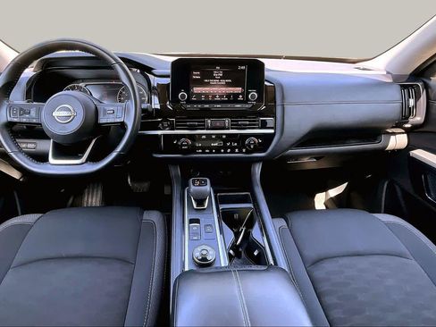 Used 2025 Nissan Pathfinder SV AWD/4WD image 16