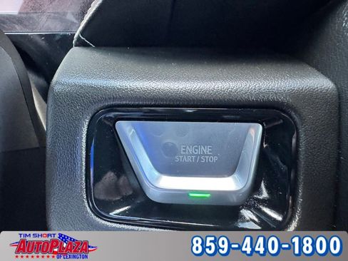 Used 2025 GMC Yukon XL Denali AWD/4WD image 26