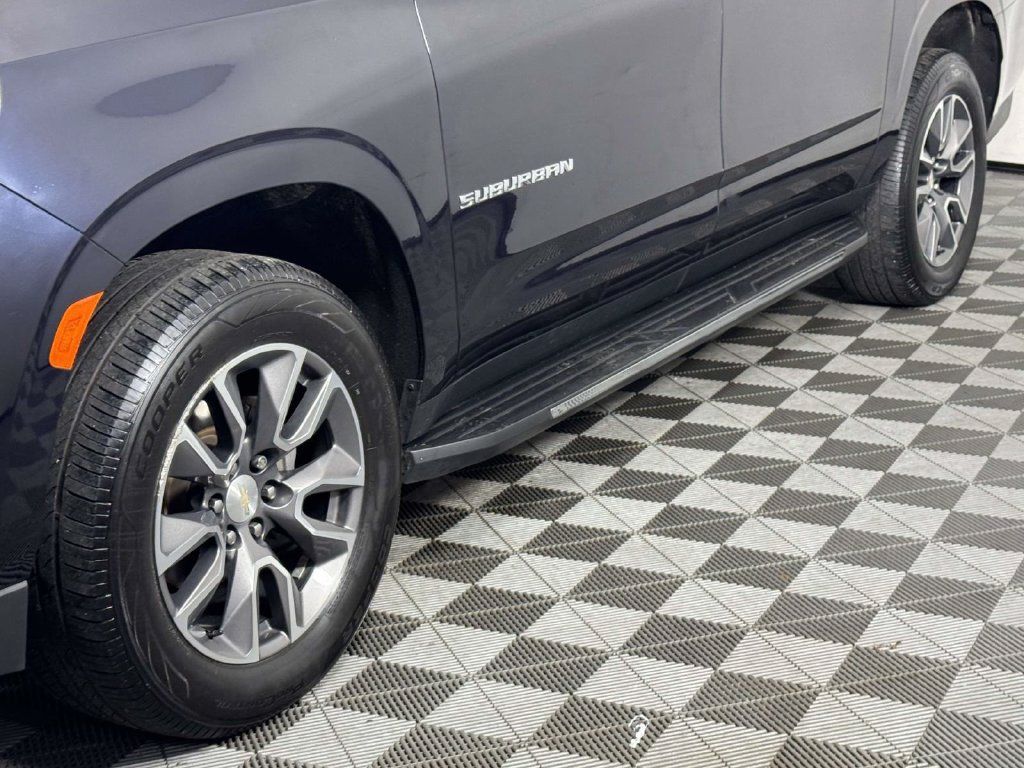 Used 2022 Chevrolet Suburban LT w/ LT Signature Package AWD/4WD image 13