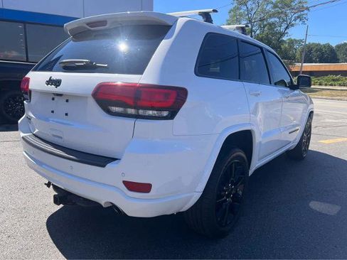 Used 2019 Jeep Grand Cherokee Altitude image 11