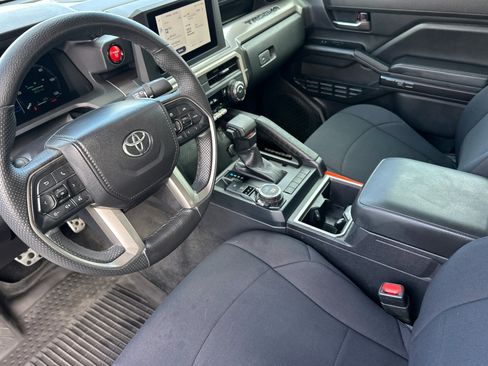Used 2025 Toyota Tacoma TRD Sport AWD/4WD image 9