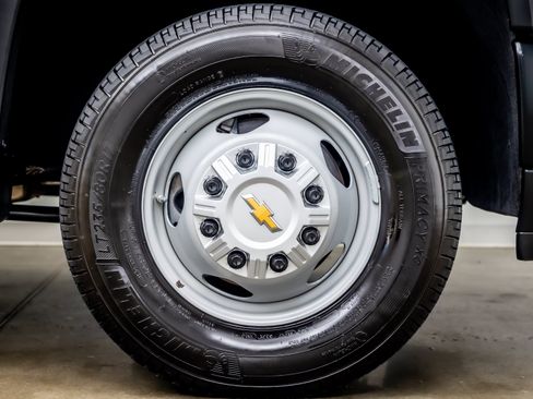 Used 2025 Chevrolet Silverado 3500 W/T AWD/4WD image 37