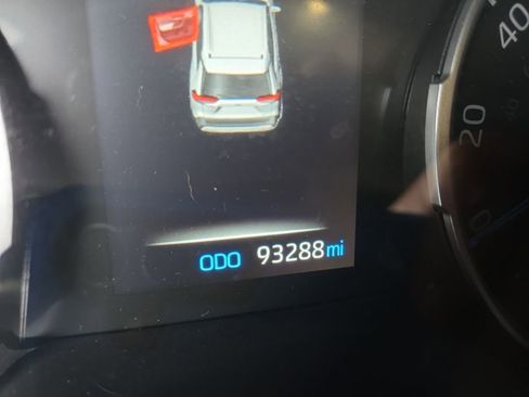 Used 2022 Toyota RAV4 SE w/ Convenience Package image 13