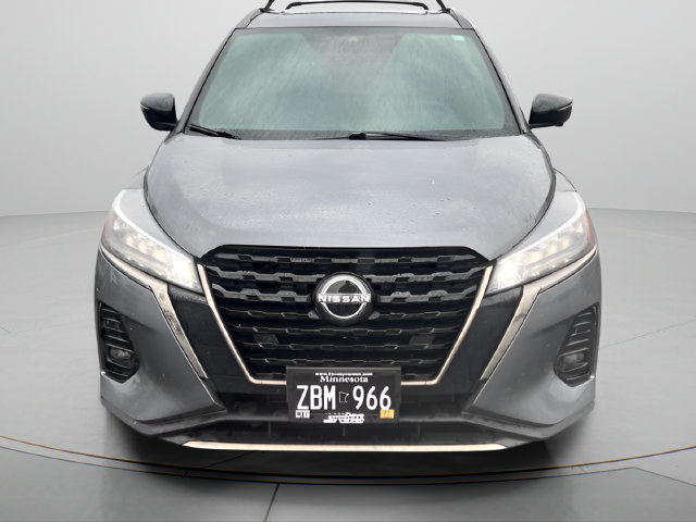 Used 2023 Nissan Kicks SR w/ SR Premium Package FWD image 2