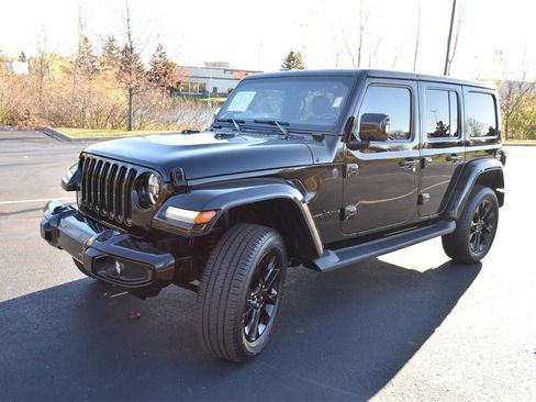 Used 2022 Jeep Wrangler Unlimited Sahara image 9